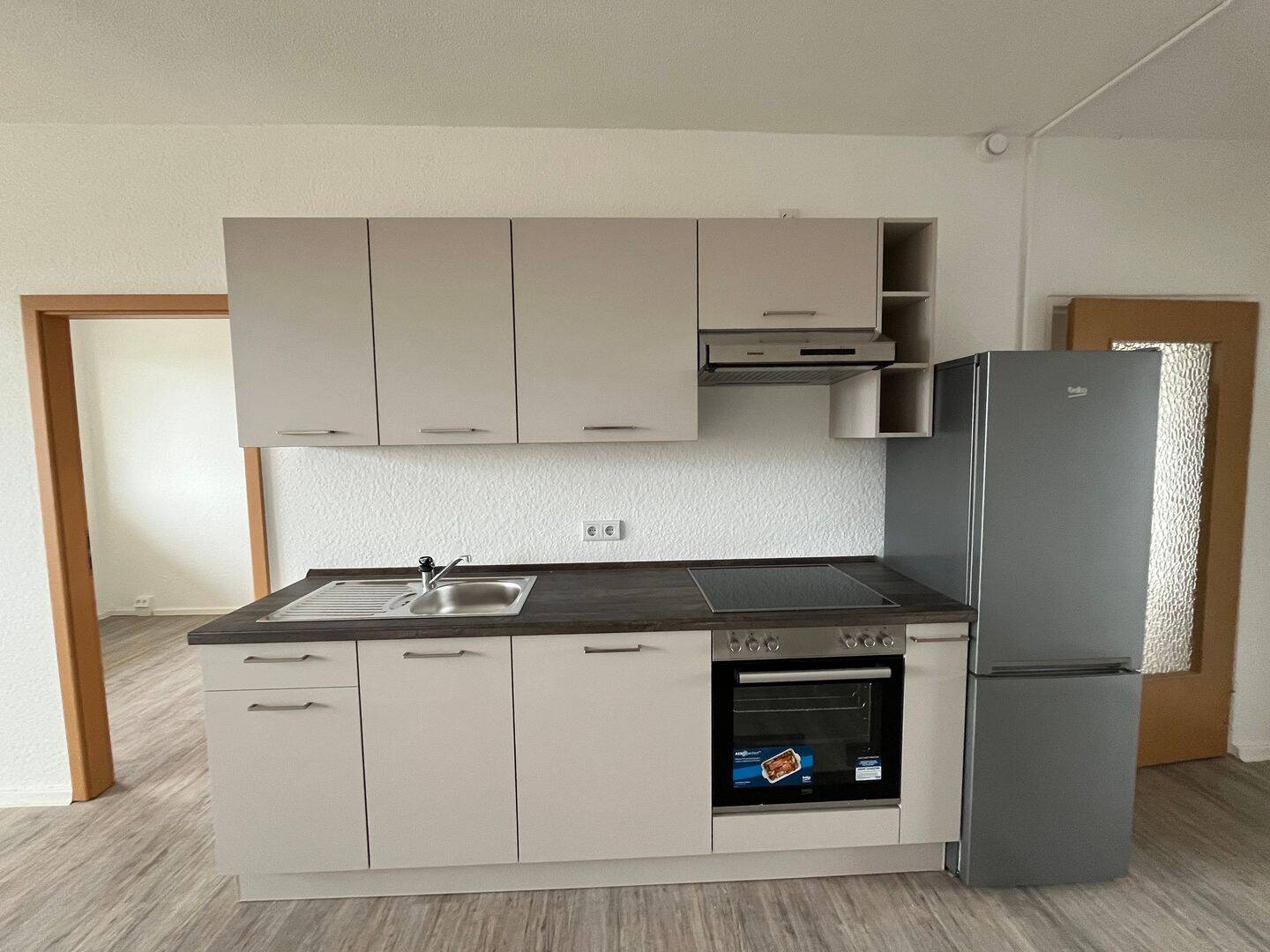 Über den Dächern Zwickaus | 4 Sanierte Zimmer inkl. EBK, 8058 Zwickau