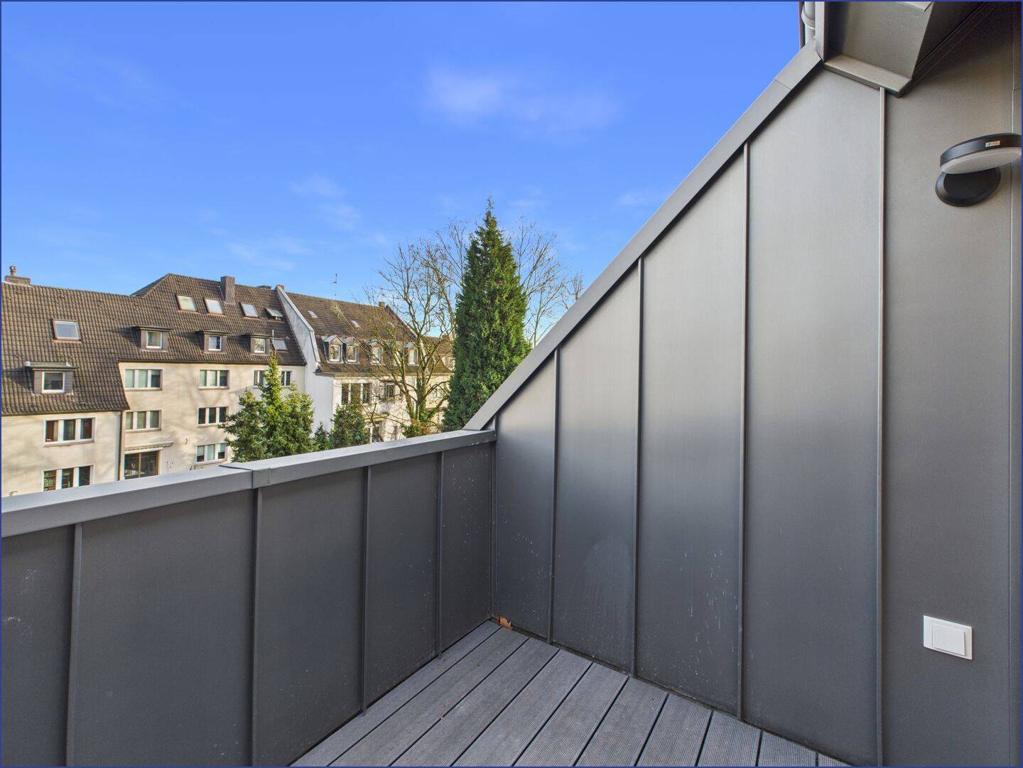 Wohnen im Essener-Norden! Erstbezug nach Kernsanierung – moderne DG-Whg. mit Loggia in Altenessen!, 45329 Essen (Altenessen-Nord Karnap Vogelheim)