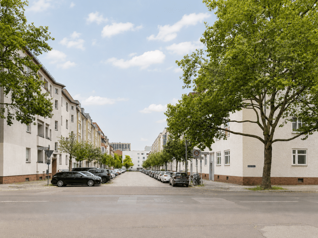 Bezugsfertige Altbauwohnung mit großem Gemeinschaftsgarten ohne Käuferprovision, 10365 Berlin (Lichtenberg Hohenschönhausen Kleingartenanlage Weiße Taube Lichtenberg)