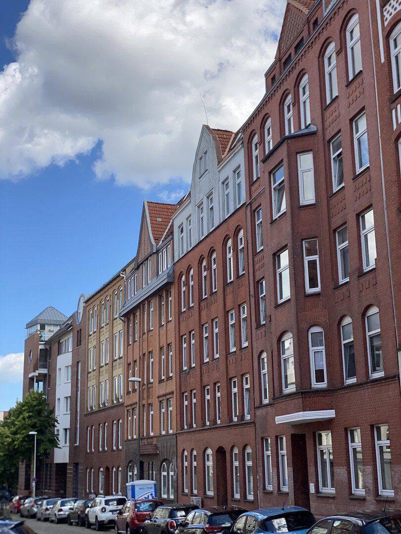Sofortbezug! Helle 5-Zimmer-Altbauwohnung m. Balkon über den Dächern von Kiel zu kaufen., 24114 Kiel (Südfriedhof)