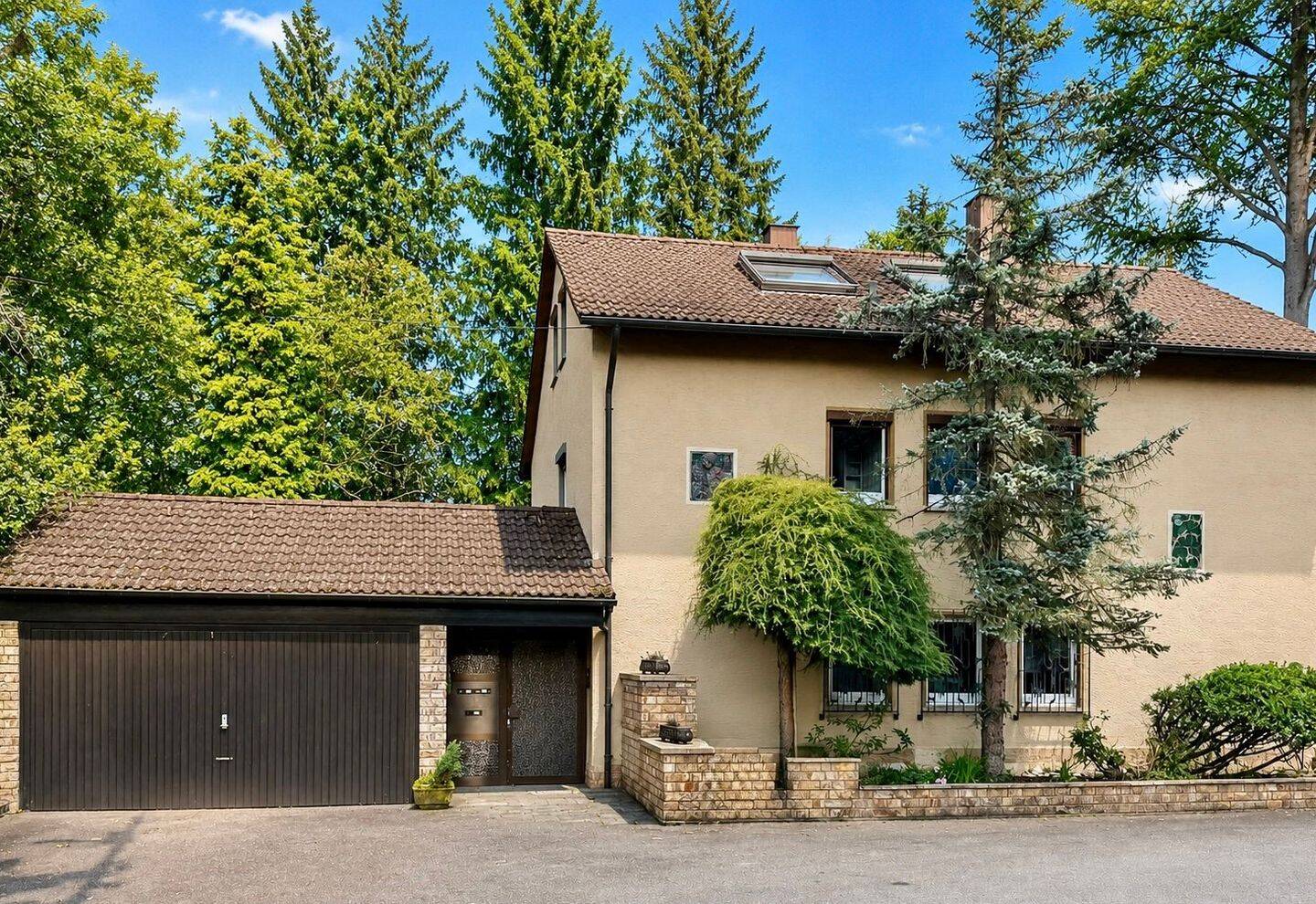 Heilbronn-Ost · 3-Familienhaus · begehrte Wohnlage · großes, uneinsehbarer Garten · Ausbaupotenzial, 74074 Heilbronn (Heilbronn Sontheim)