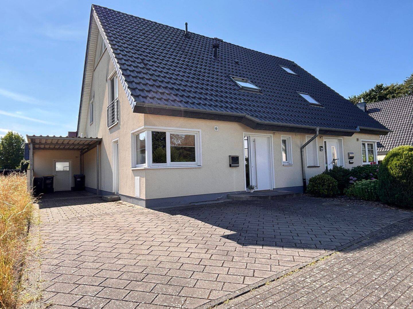 Moderne Doppelhaushälfte mit Wohlfühlcharakter in Gütersloh-Isselhorst, 33334 Gütersloh