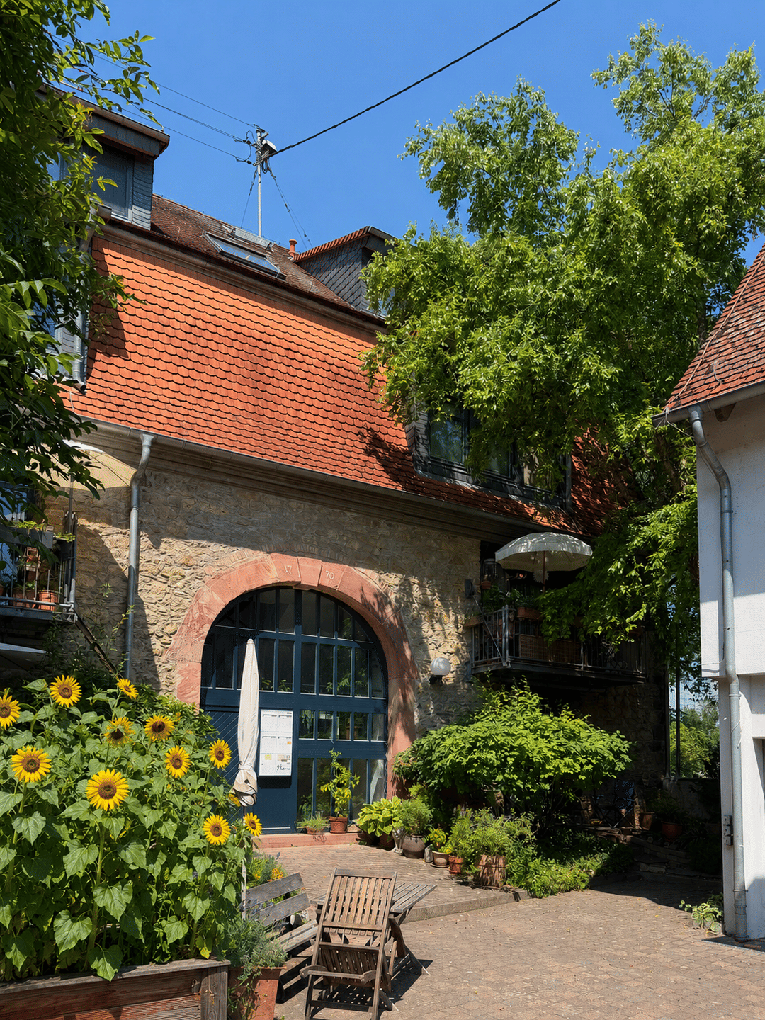 Wohnen mit Geschichte – 3-Zimmer-Wohnung in besonderem Hofensemble!, 60437 Frankfurt am Main