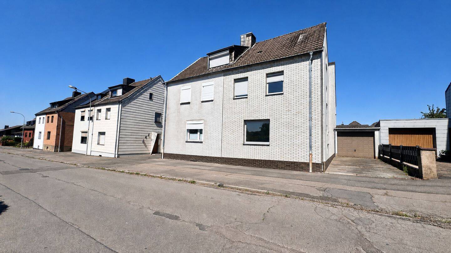 Zuhause im beliebten Stadtteil Hastenrath – Doppelhaushälfte mit Garage und schönem Garten, 52249 Eschweiler