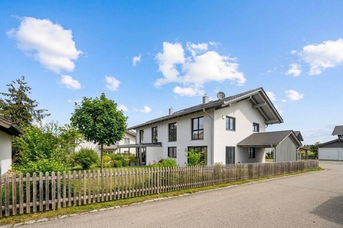 Familienfreundliche, neuwertige Doppelhaushälfte in Iffeldorf, 82393 Iffeldorf