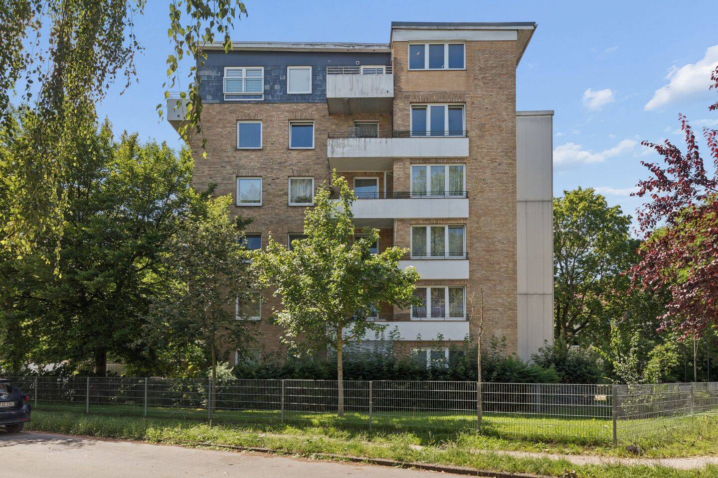 Modernisierte 2-Zimmer-Eigentumswohnung mit Balkon, Aufzug und Garage in Jenfeld, 22043 Hamburg (Wandsbek Jenfeld Marienthal Tonndorf)