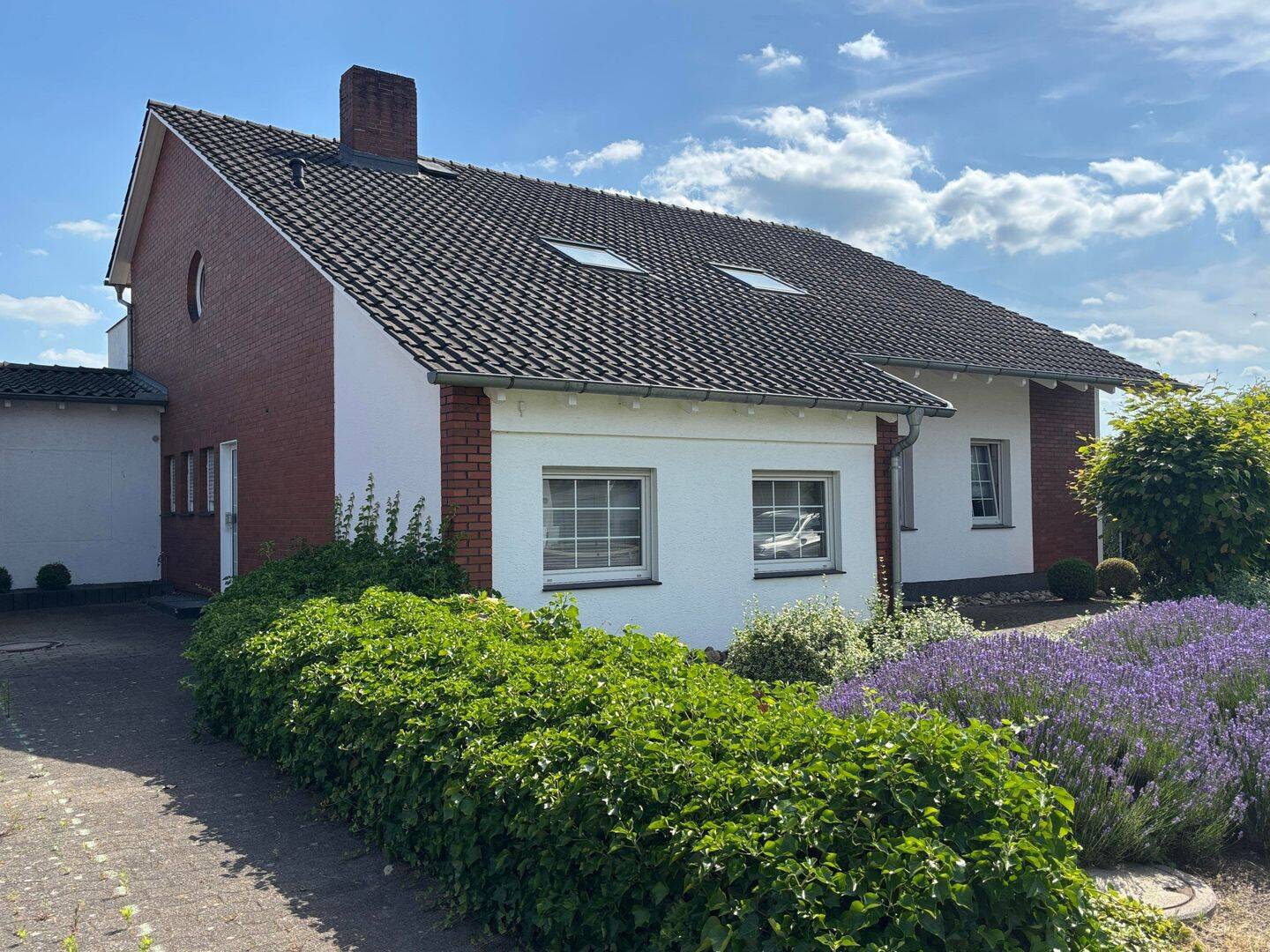 Gepflegtes Ein- bis Zweifamilienwohnhaus in zentraler Wohnlage von Löhne-Mennighüffen, 32584 Löhne