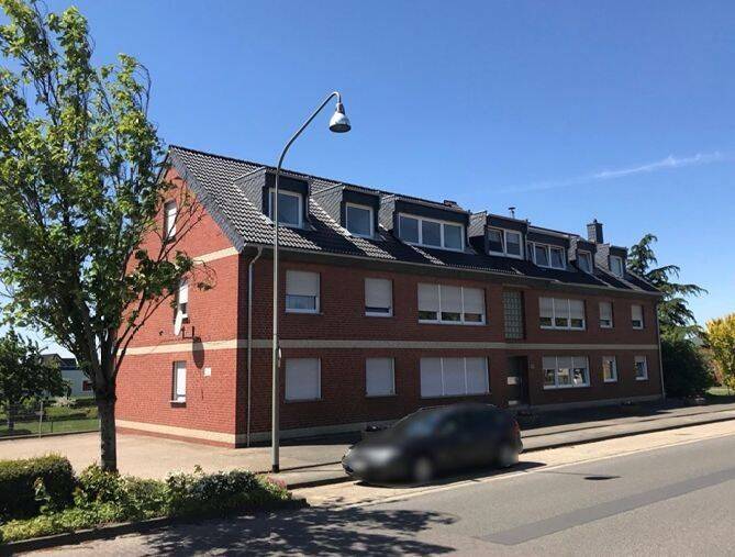 Charmante 3,5-Zimmer-Dachgeschosswohnung mit Potenzial in gepflegtem Mehrfamilienhaus in Wassenberg, 41849 Wassenberg