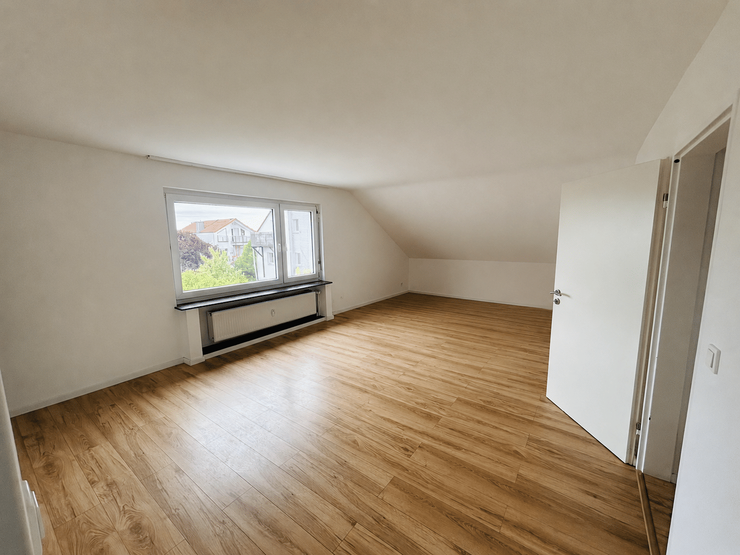Wohnen mit Charakter: 2-Zimmer-Wohnung in Frankfurt-Nieder-Erlenbach, 60437 Frankfurt am Main