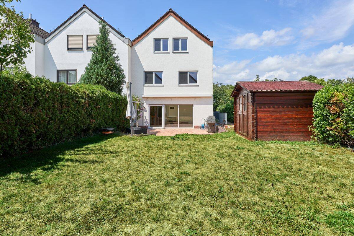 SPACIOUS AND ONLY 13 MINUTES TO CLAY! High-quality corner townhouse with garden, whirlpool, & garage, 65203 Wiesbaden (Biebrich Mainz-Amöneburg Schierstein)