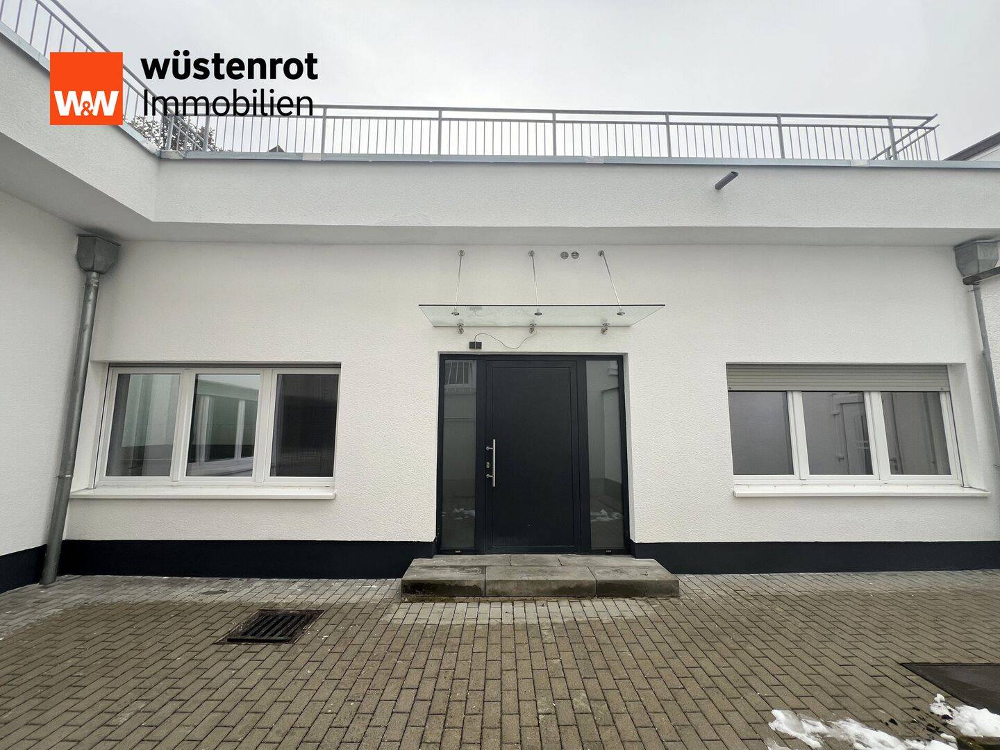 Wie ein eigenes Haus – Gesamter Anbau (BJ 2017) mit Dachterrasse & privatem Innenhof…, 65510 Idstein