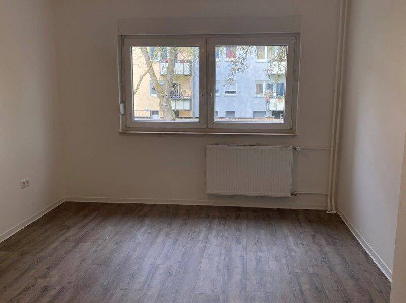 Helle 2,5-Zimmer-Wohnung mit Balkon, 28309 Bremen (Hemelingen Sebaldsbrück)