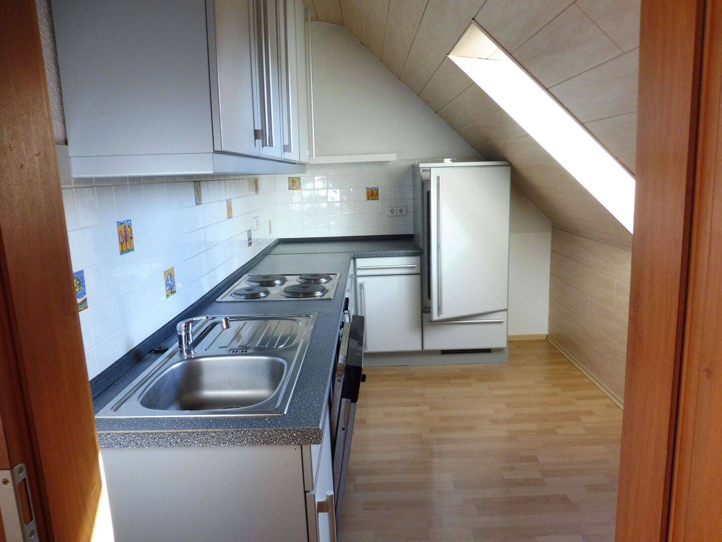 2-Zimmer-DG-Wohnung mit Einbauküche in Werl zu vermieten., 59457 Werl