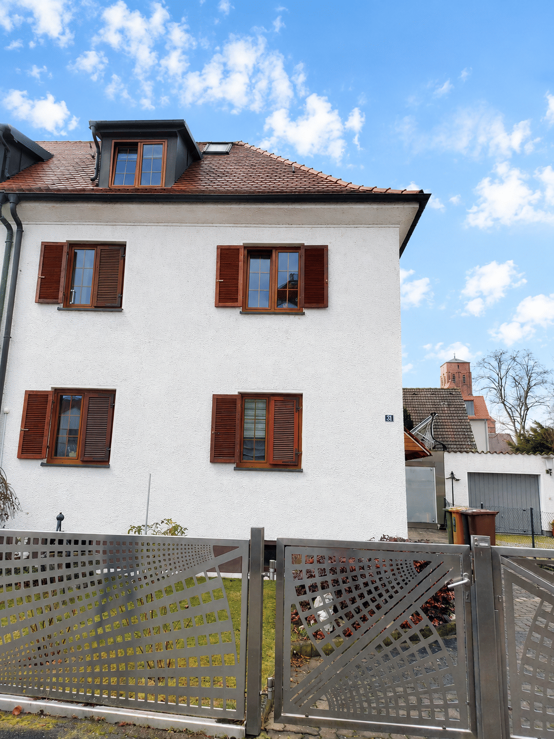 Charmante Doppelhaushälfte mit Garten in zentraler Lage von Augsburg-Lechhausen, 86167 Augsburg (Lechhausen)