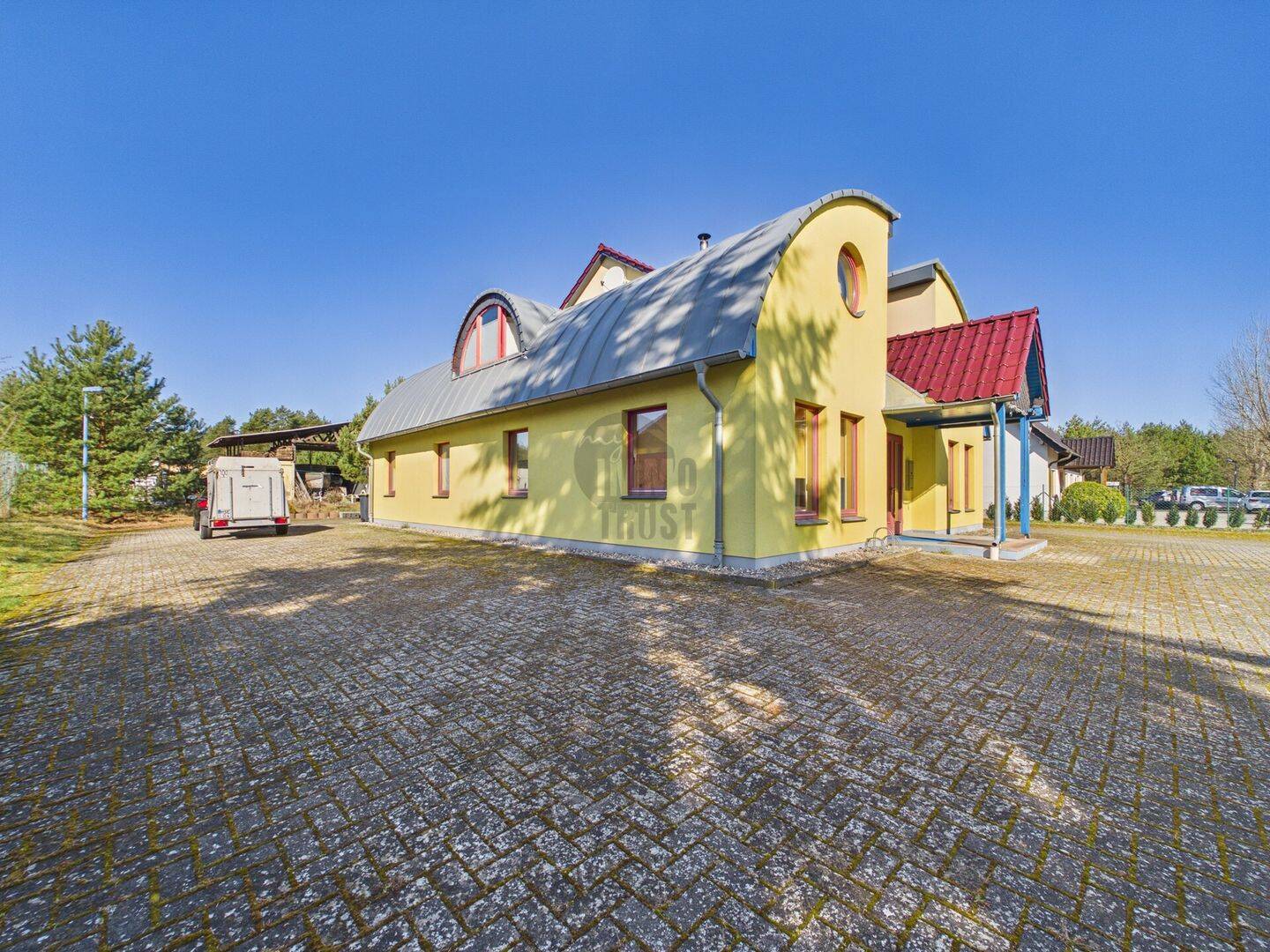 ARCHITEKTONISCHE 279 M² GEWERBEIMMOBILIE MIT BETRIEBSBEZOGENER WOHNOPTION IN SEENREICHER LAGE, 16798 Fürstenberg/Havel