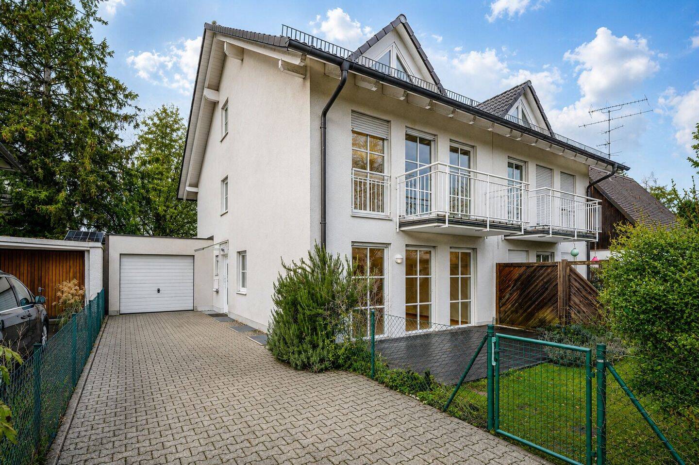 AIGNER – Doppelhaushälfte mit viel Platz und Wohnkomfort in begehrter Lage von Waldtrudering, 81827 München (Ramersdorf-Perlach Trudering-Riem)