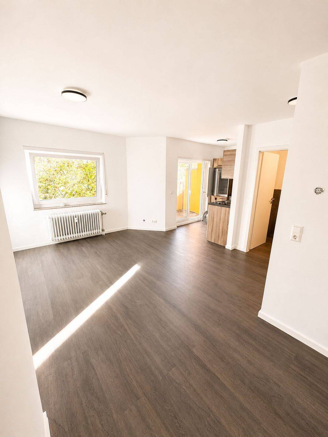 Erstbezug nach Renovierung – Modern renoviertes 1-Zimmer-Apartment mit Balkon und Aufzug, 67061 Ludwigshafen am Rhein (Mitte Süd)