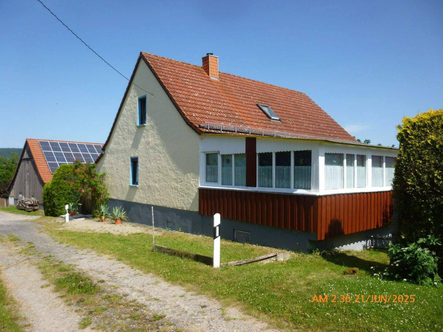 Haus in echter  Ortsrandlage , ruhig gelegen  mit  Innenhof,  Garage  und kleiner Werkstatt, 98634 Erbenhausen