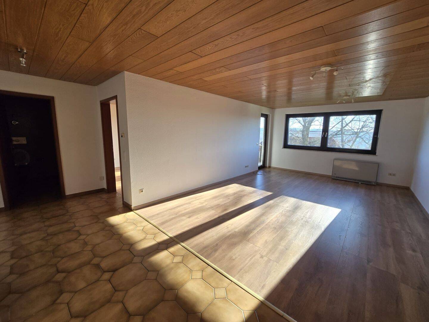 Helle 2-Zimmer-Wohnung mit Traumblick, Südbalkon und Tiefgarage in Monakam, 75378 Bad Liebenzell