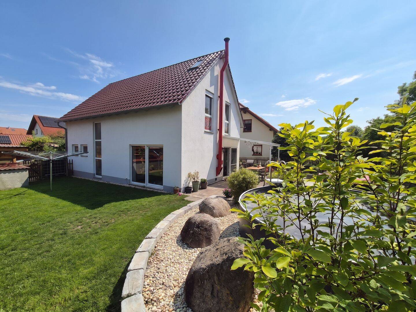 Modernes Einfamilienhaus mit Pool und großzügigem Grundstück in Niedernissa, 99099 Erfurt