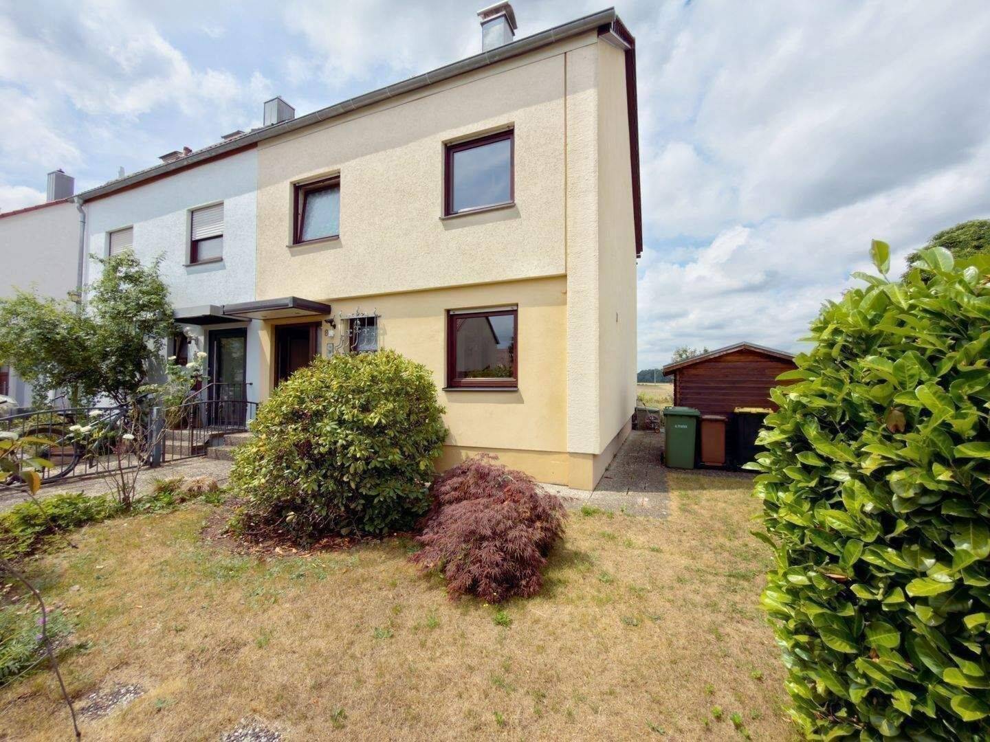 WOHNEN AM FELDRAND in Zirndorf-Anwanden ~ Gepflegte Doppelhaushälfte mit Weitblick ~ Studio ~ Garten ~ Garage, 90513 Zirndorf