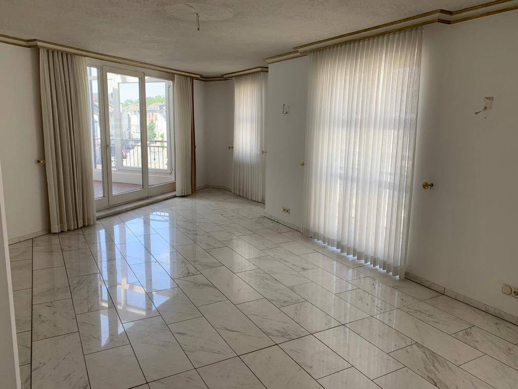 Großzügige 2-Zimmer-Wohnung mit Wintergarten, Balkon und Aufzug, 52249 Eschweiler