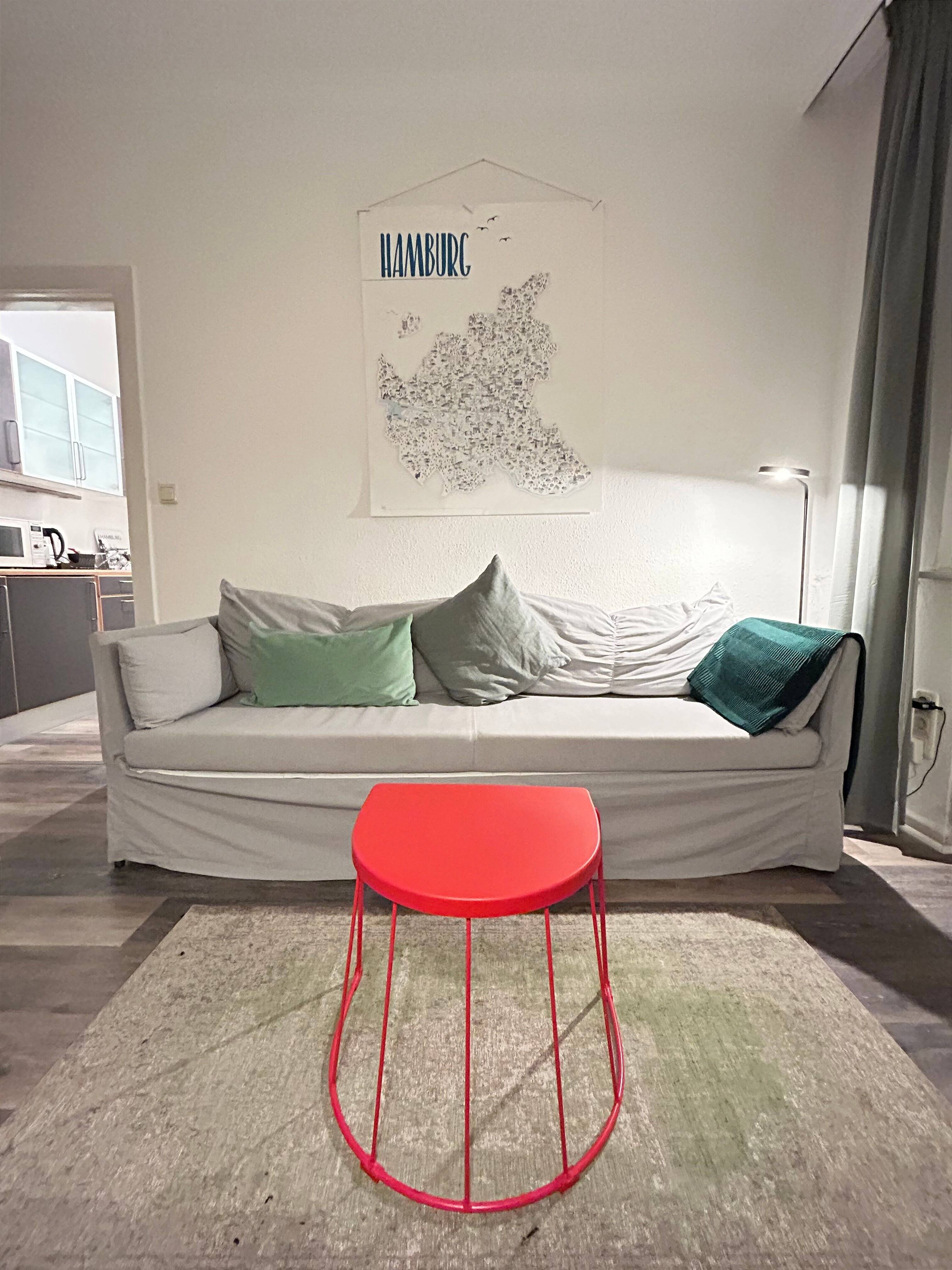 Modern möblierte 2-Zimmerwohnung / Vollbad / Internet /  Waschmaschine /nur für eine Person!  Inklusvmiete 1.300,00 € monatlich/ ab sofort frei !, 20099 Hamburg (Mitte Hamburg-Altstadt Sankt Georg)