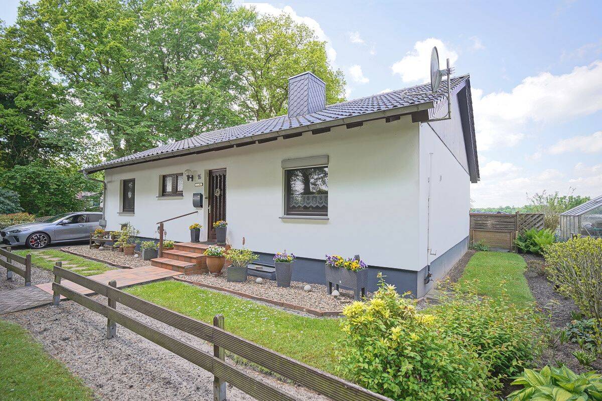 Volksbank Immobilien: Bungalow – Gemütlichkeit trifft auf Gartenidylle!, 27612 Loxstedt