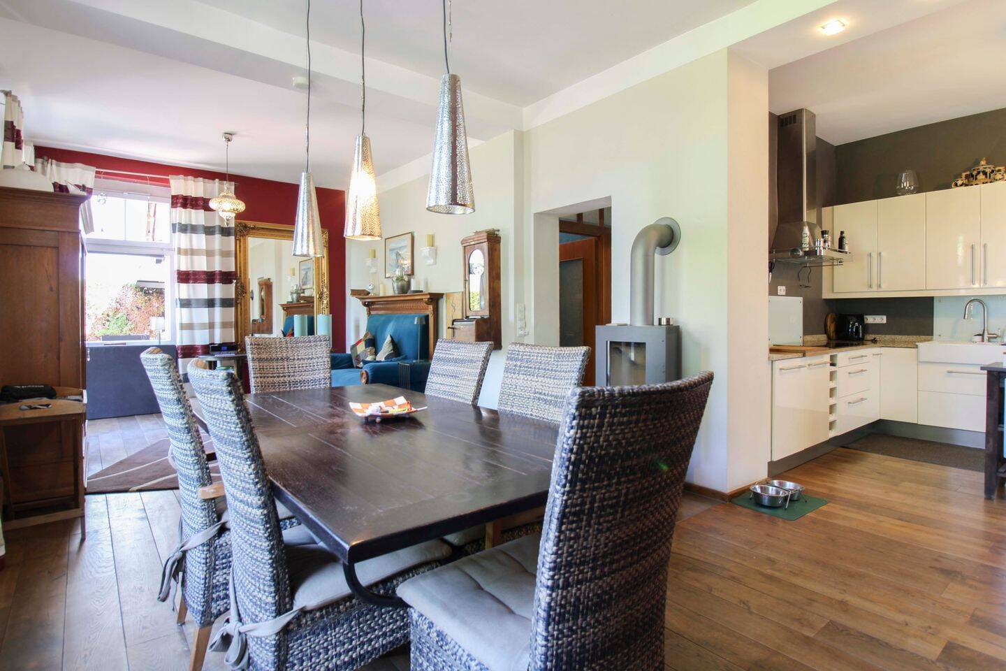 Traumhaftes Zwei-Familienhaus in Unna: Modern & Flexibel mit Kamin, Photovoltaik und Außenidylle, 59423 Unna