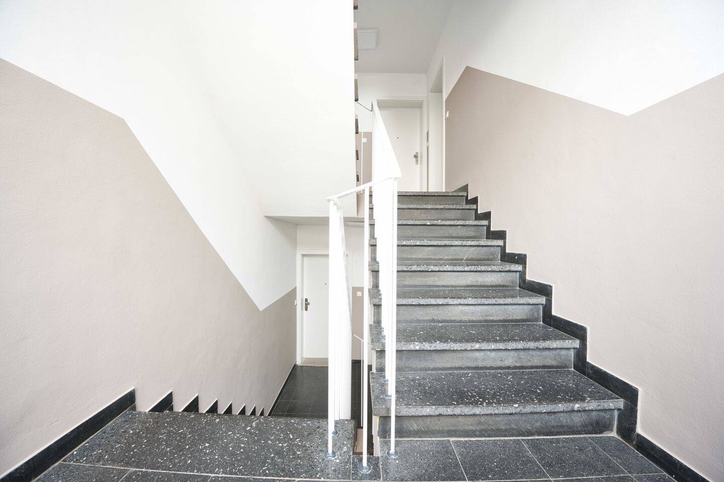 Provisionsfrei! Vermietete 3-Zimmer-Wohnung in Schwabing-West, 80809 München (Milbertshofen-Am Hart Neuhausen-Nymphenburg Schwabing-West)