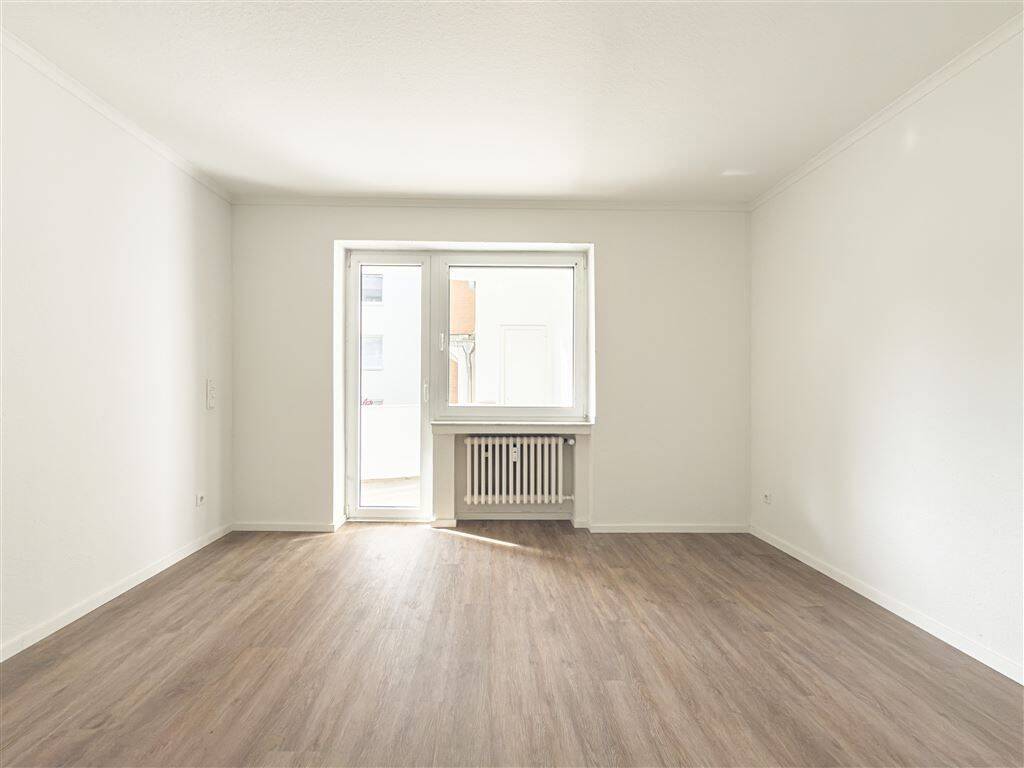 Attraktive 3-Zimmer-Wohnung mit Loggia im beliebten Düsseldorf-Golzheim, 40474 Düsseldorf (Golzheim Lohausen Pempelfort Stockum)