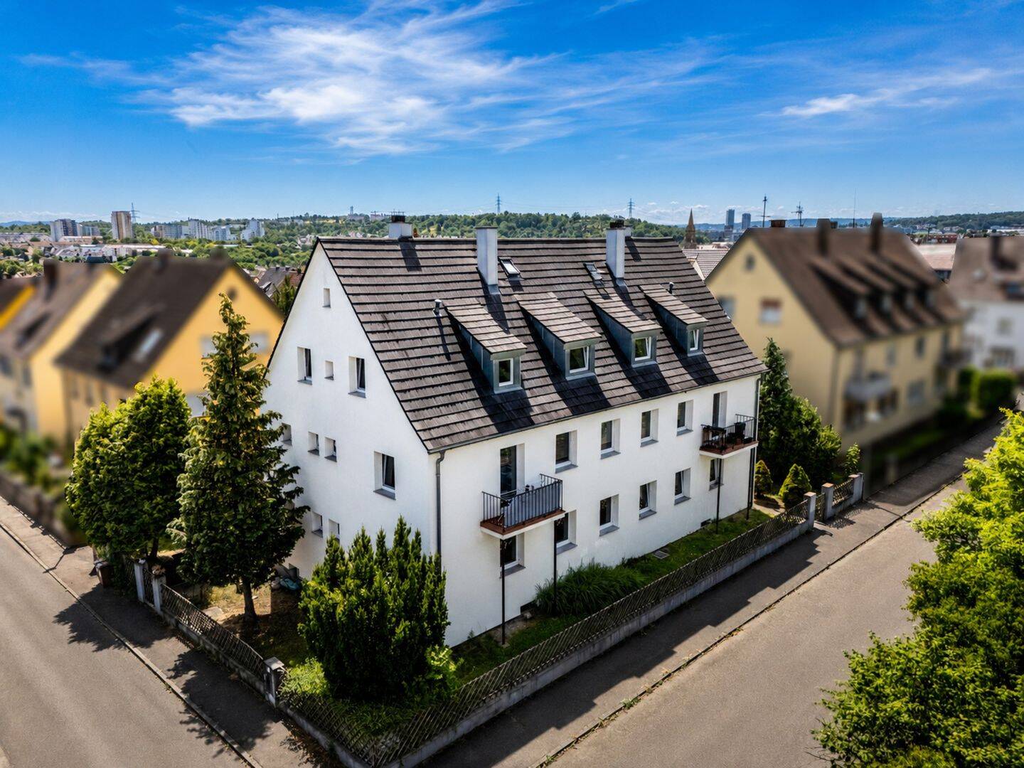 ANLEGER AUFGEPASST: 2 DHH mit 6 WE & 56.880 € KM p. a. in Zuffenhausen!, 70435 Stuttgart (Stammheim Zuffenhausen)