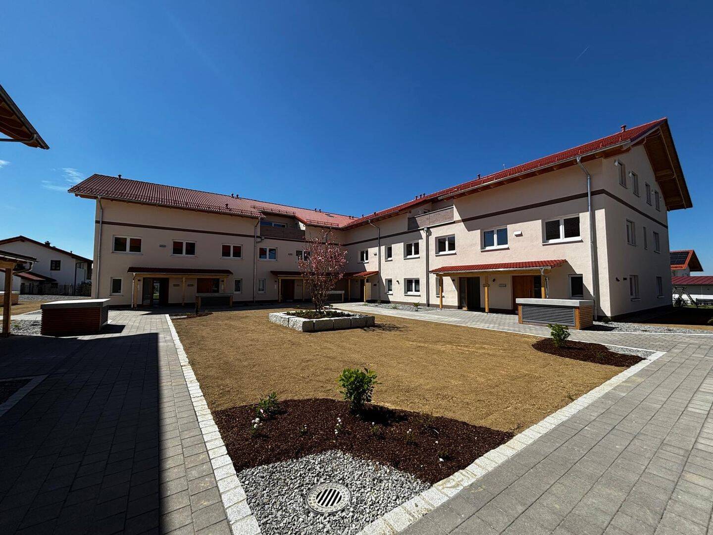 Erstbezug Maisonette-Wohnung mit Garten: Whg. 24 mit EBK, Terrasse, Außenstellplatz und Tiefgarage, 84550 Feichten a.d. Alz
