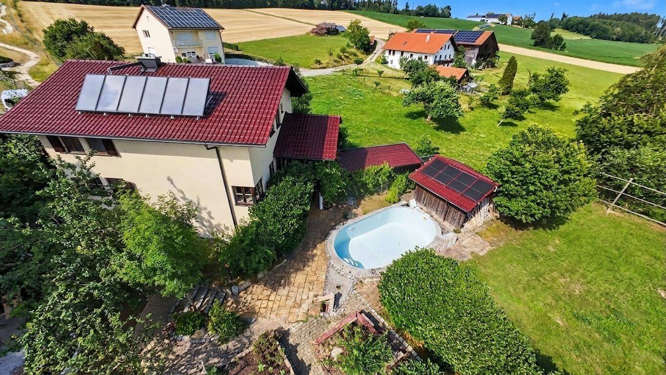 Wo Familie ankommt: Großzügiges Raumwunder mit barrierefreier Einliegerwohnung, 84494 Niederbergkirchen