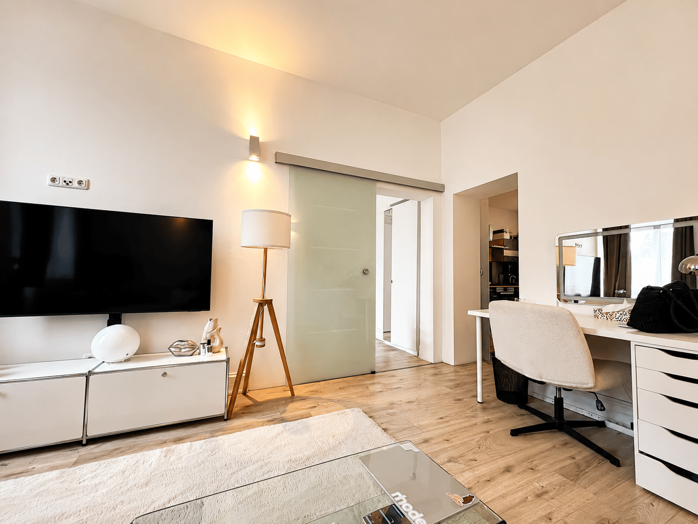 Charmante Zwei-Zimmer-Oase in Citynähe (möbliert), 50733 Köln (Nippes Weidenpesch)