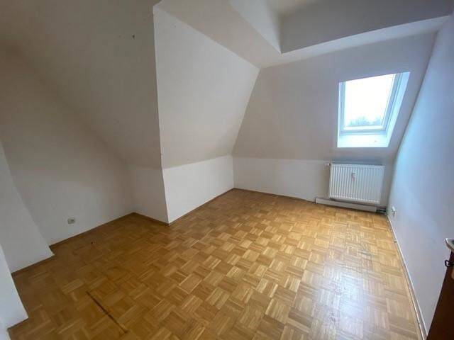 Großzügige Dachgeschoßwohnung – viel Platz für die junge Familie, 45141 Essen (Frillendorf Nordviertel Stoppenberg)