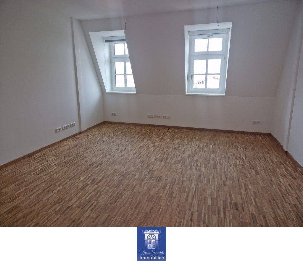 Wunderschöne und moderne Singlewohnung mit Loggia im Dachgeschoss!, 1277 Dresden