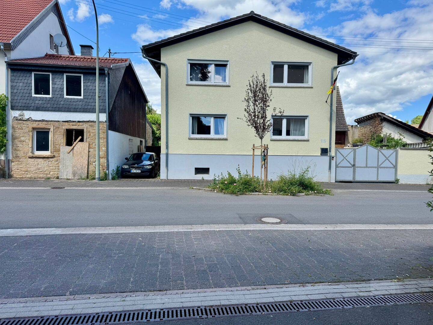 Großzügiges Einfamilienhaus mit großem Grundstück, Scheune und zusätzlichem Wohnhaus in Münsterappel, 67822 Münsterappel