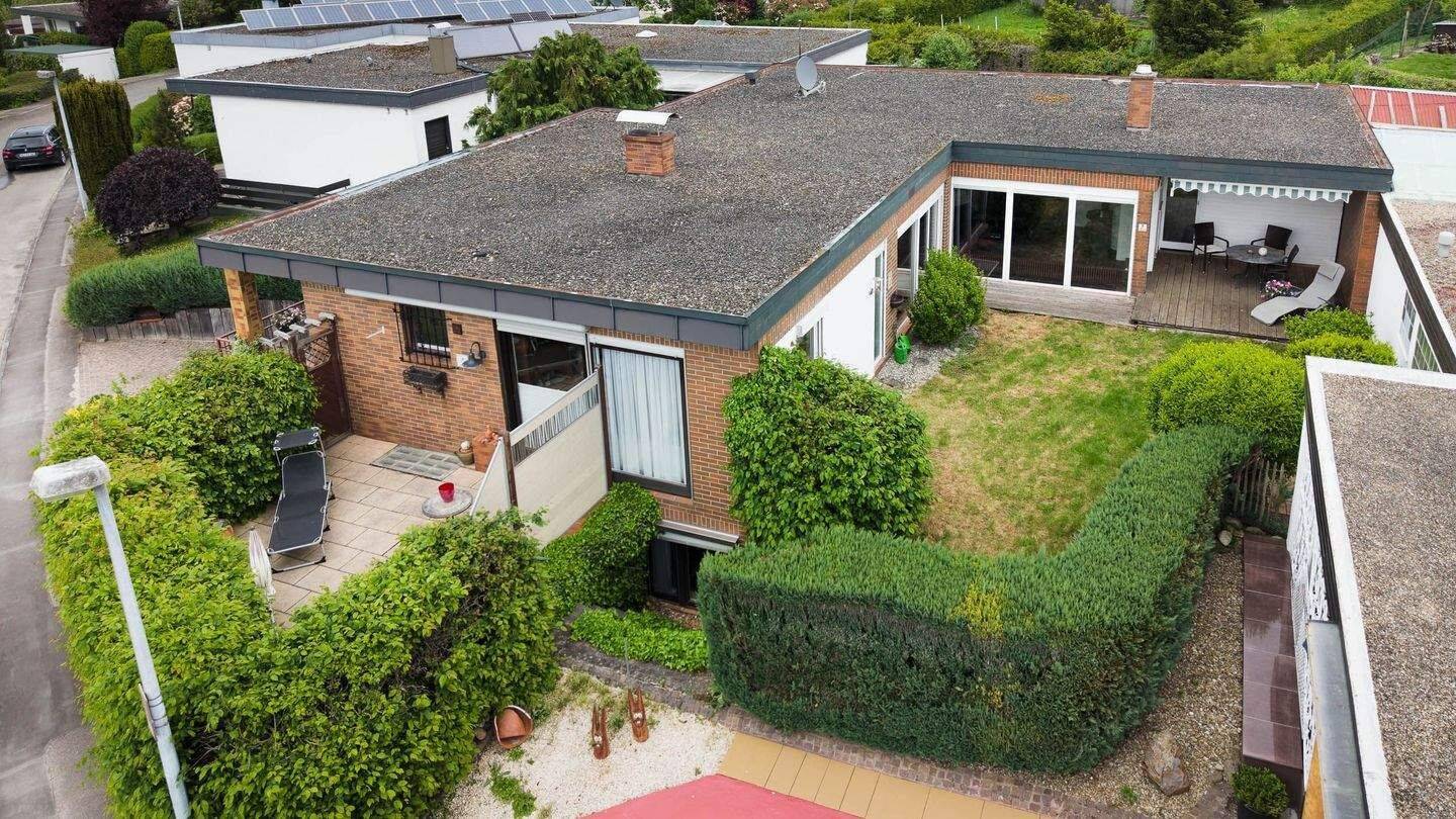 Wohnen in traumhafter Ortsrandlage – Großzügiger Bungalow mit separater Wohnung, herrlichem Fernblick und viel Privatsphäre, 73066 Uhingen