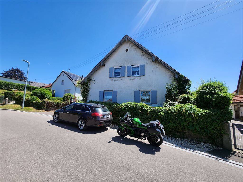 2-Familienhaus mit riesen Grundstück und eingetragenem Wohnrecht. Top-Lage und Sanierungsbedürftig!!, 89331 Burgau