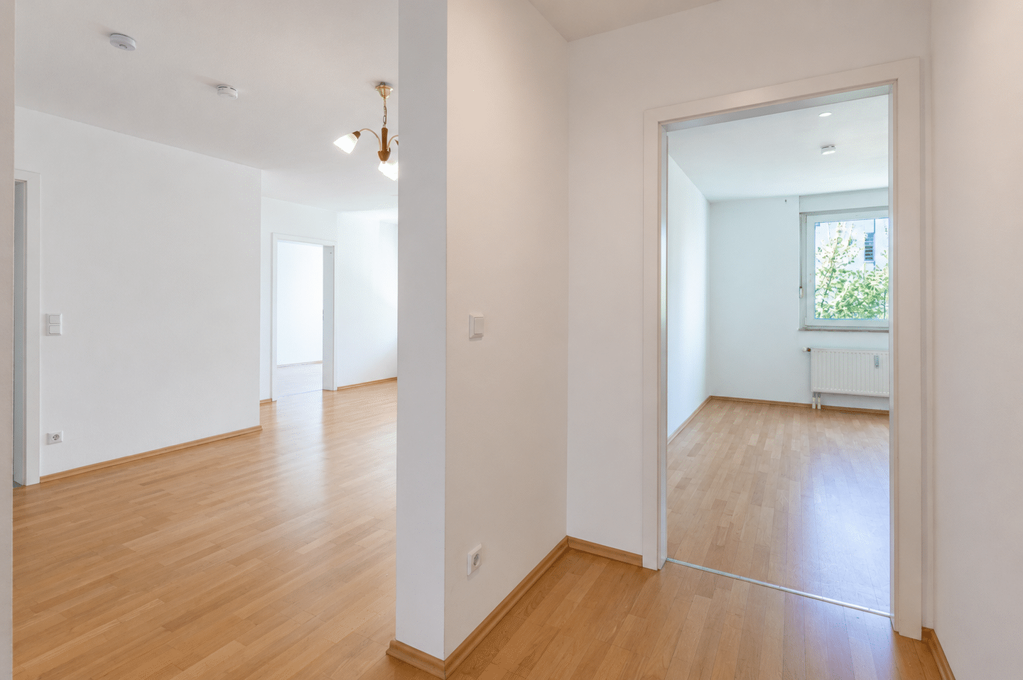 **Renditestarke Wohnung (ca. 5,5%) mit idealem Grundriss für WG-Konzept- Schwabing-Freimann**, 80939 München (Milbertshofen-Am Hart Schwabing-Freimann)