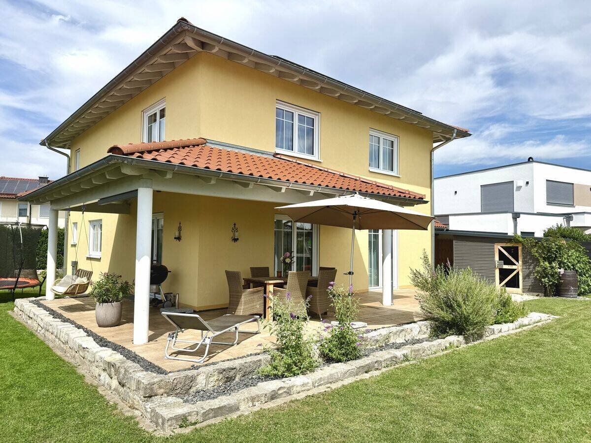 Familienfreundliches Toskana-Haus mit Doppelgarage und Gartenidylle in Bellenberg, 89287 Bellenberg