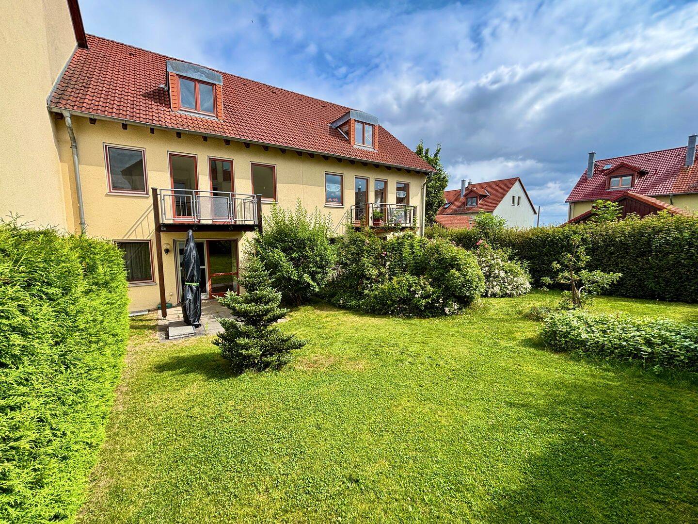 Geräumiges Haus, 5 Zimmer +.Ausbaureserve, in ruhiger und grüner Stadtrandlage im Dresdner Westen., 1156 Dresden