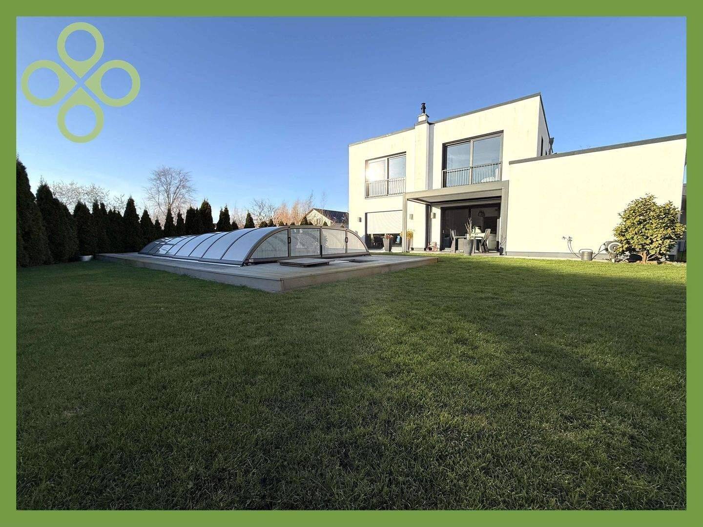***Modernes Architektenhaus _ Eine Wohlfühloase mit überdachtem Pool, Smart-Home und ganz viel Herz*, 16356 Ahrensfelde