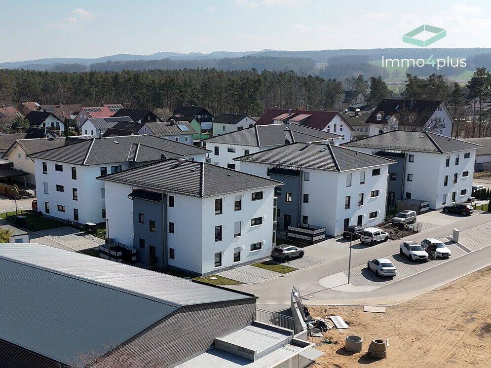 ERSTBEZUG: Hochwertige 2 Zimmer Neubauwohnung mit Südbalkon, Einbauküche und 2 Stellplätzen!, 93149 Nittenau