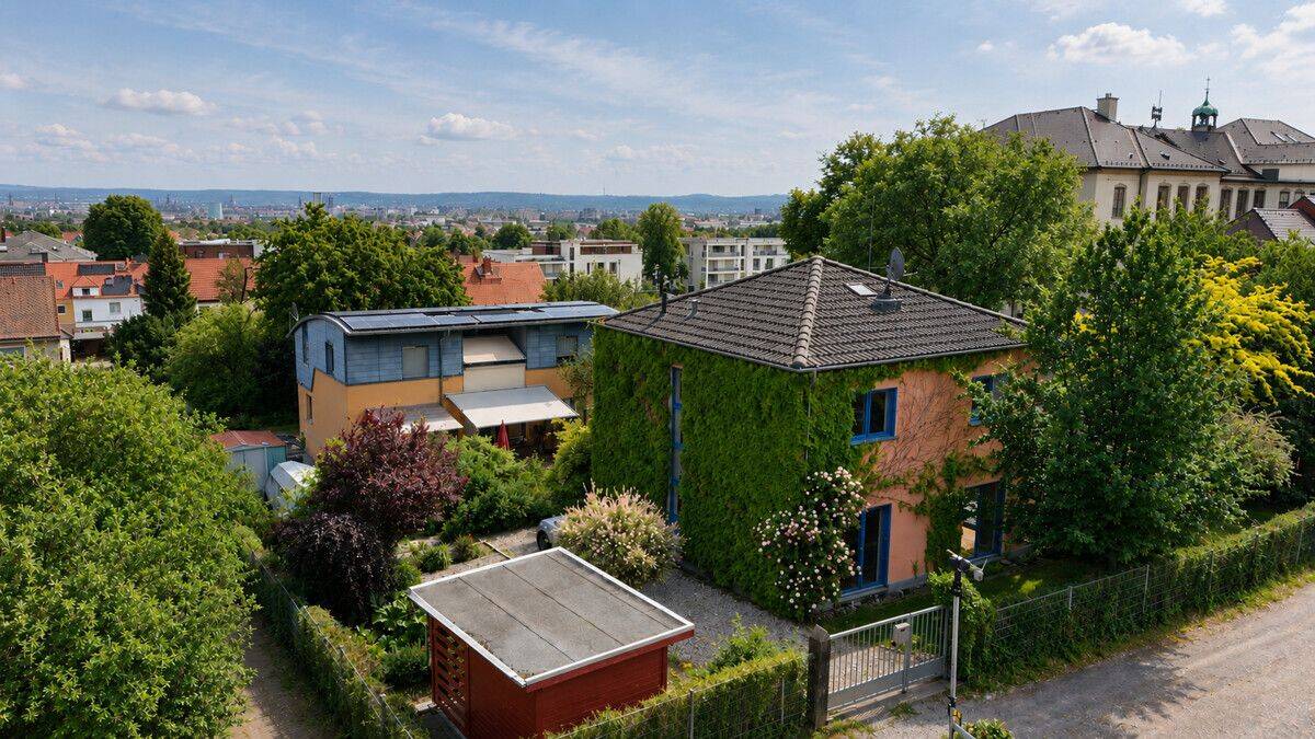 Familien willkommen! Gepflegtes Einfamilienhaus mit 4 Zimmern und schönem Garten in Dresden-Naußlitz, 1159 Dresden