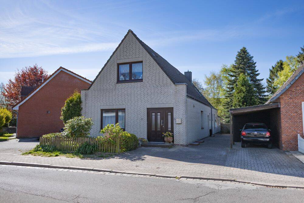 Mehrfamilienhaus mit Potenzial in Heide, 25746 Heide