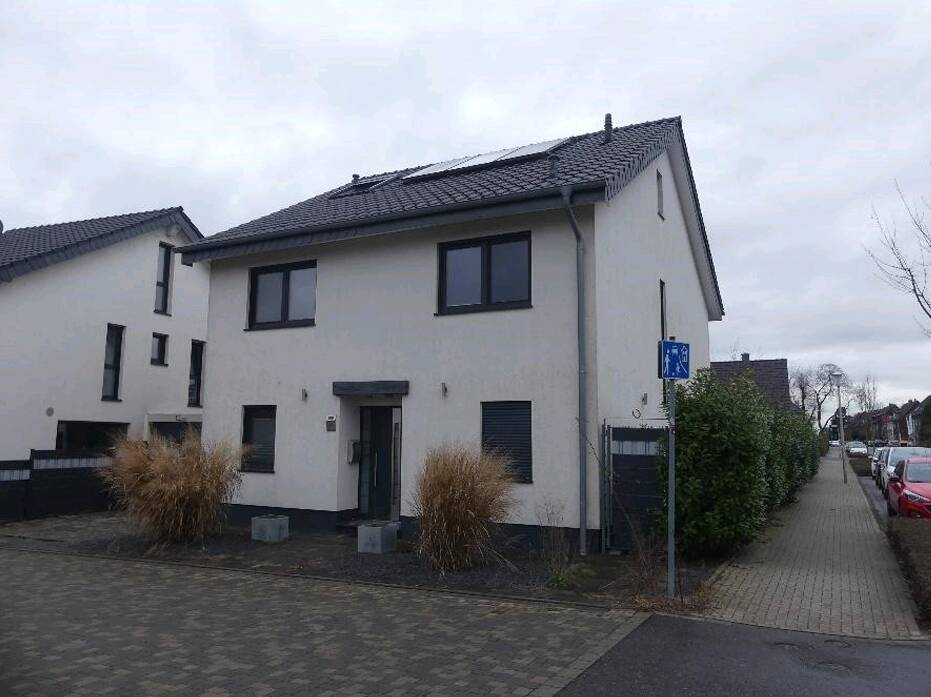 Schönes freistehendes Einfamilienhaus mit Garage in guter Lage in 47475 Kamp-Lintfort-Rossenray, 47475 Kamp-Lintfort