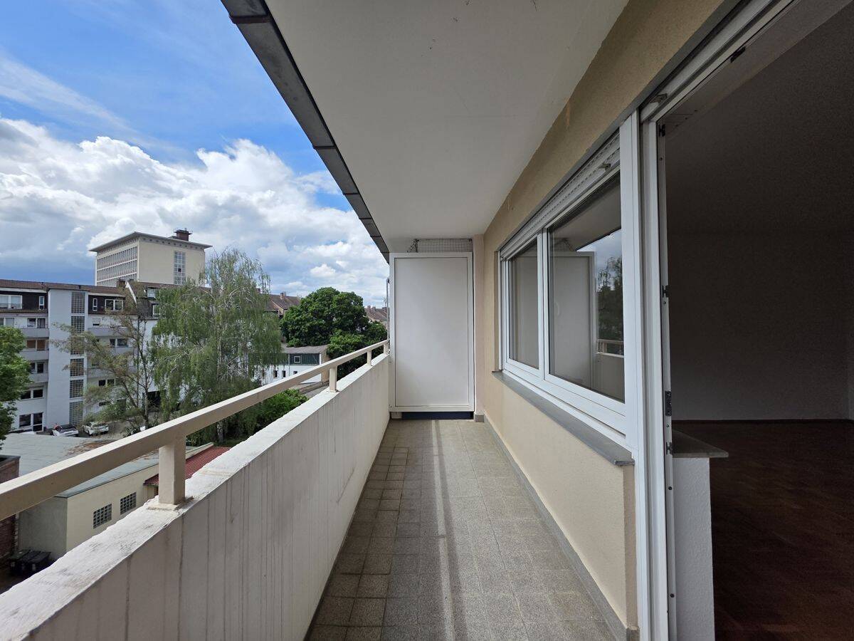 Großzügige 2 Zimmer Wohnung mit großem Balkon, 90461 Nürnberg