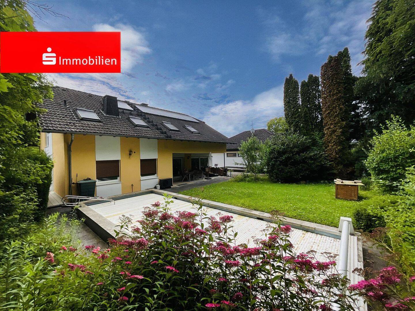 Exklusives Wohnhaus mit Einliegerwohnung und Außenschwimmbad in ruhiger Waldrandlage, 35041 Marburg